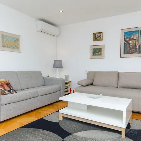 Spacious Neven Near Center, With Two Ac Units