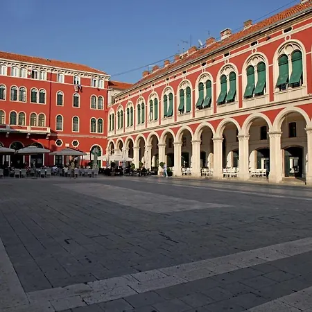 Spacious Neven Near Center, With Two Ac Units Appartement *