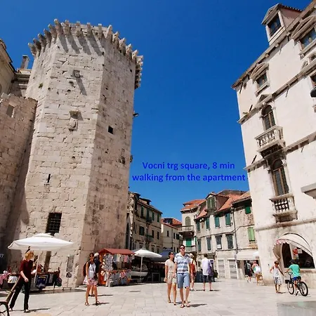 Spacious Neven Near Center, With Two Ac Units Lägenhet