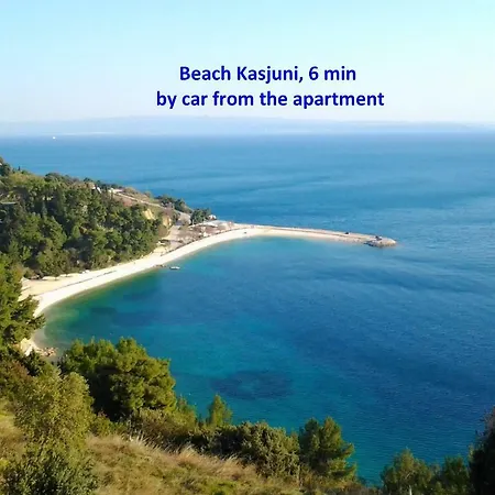 Spacious Neven Near Center, With Two Ac Units Split